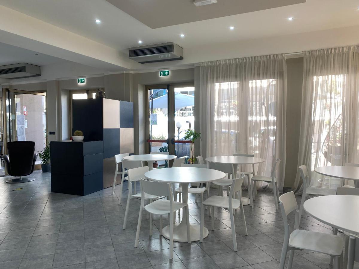 Hotel Noah Rimini Extérieur photo
